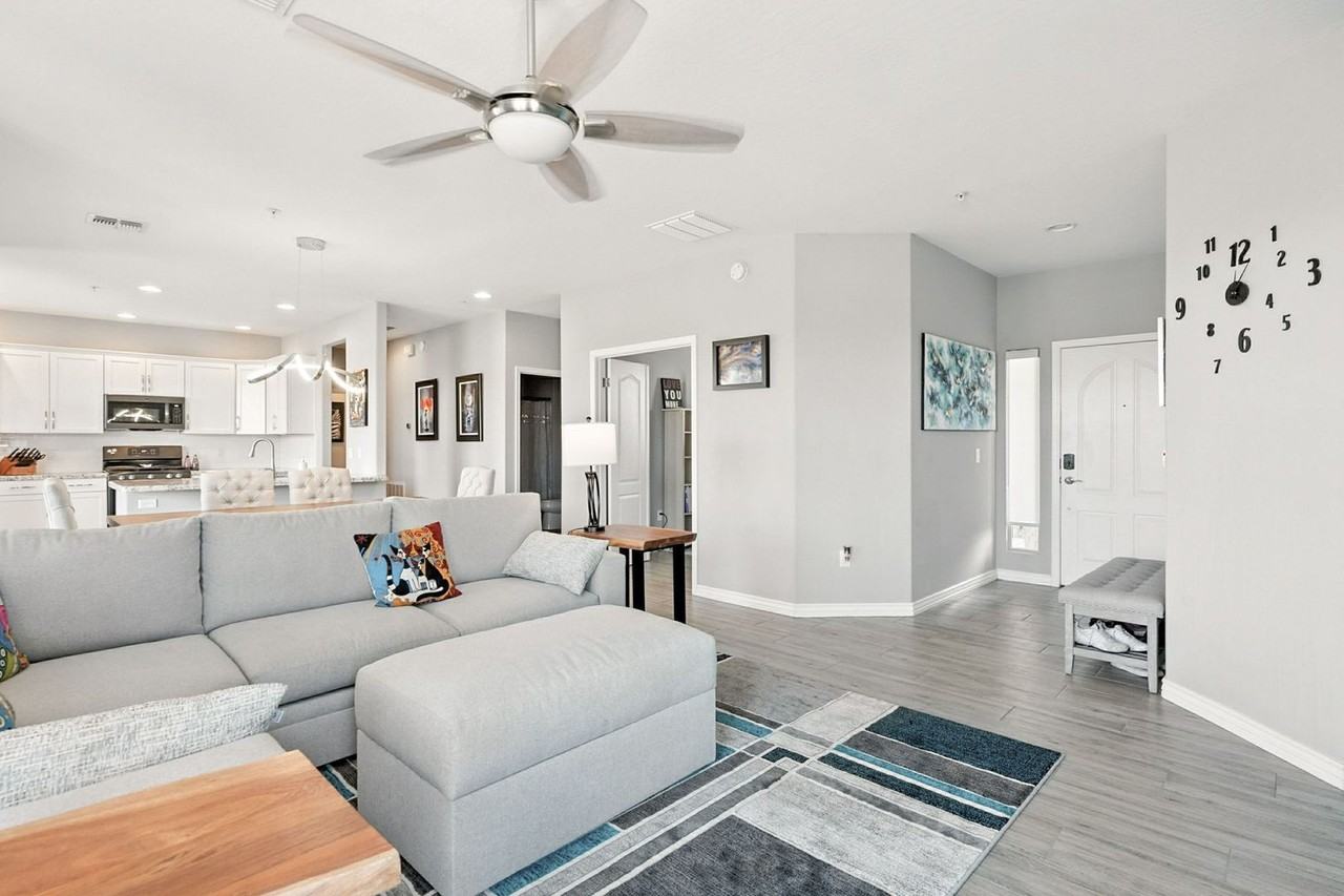 2425 W Bronco Butte Trl #2014 - Photo 7 of 37