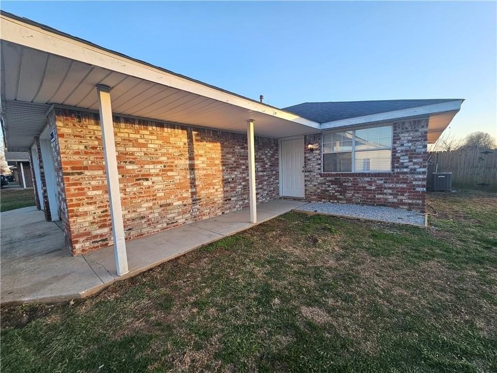 2326 W Roselawn St - Photo 2 of 38