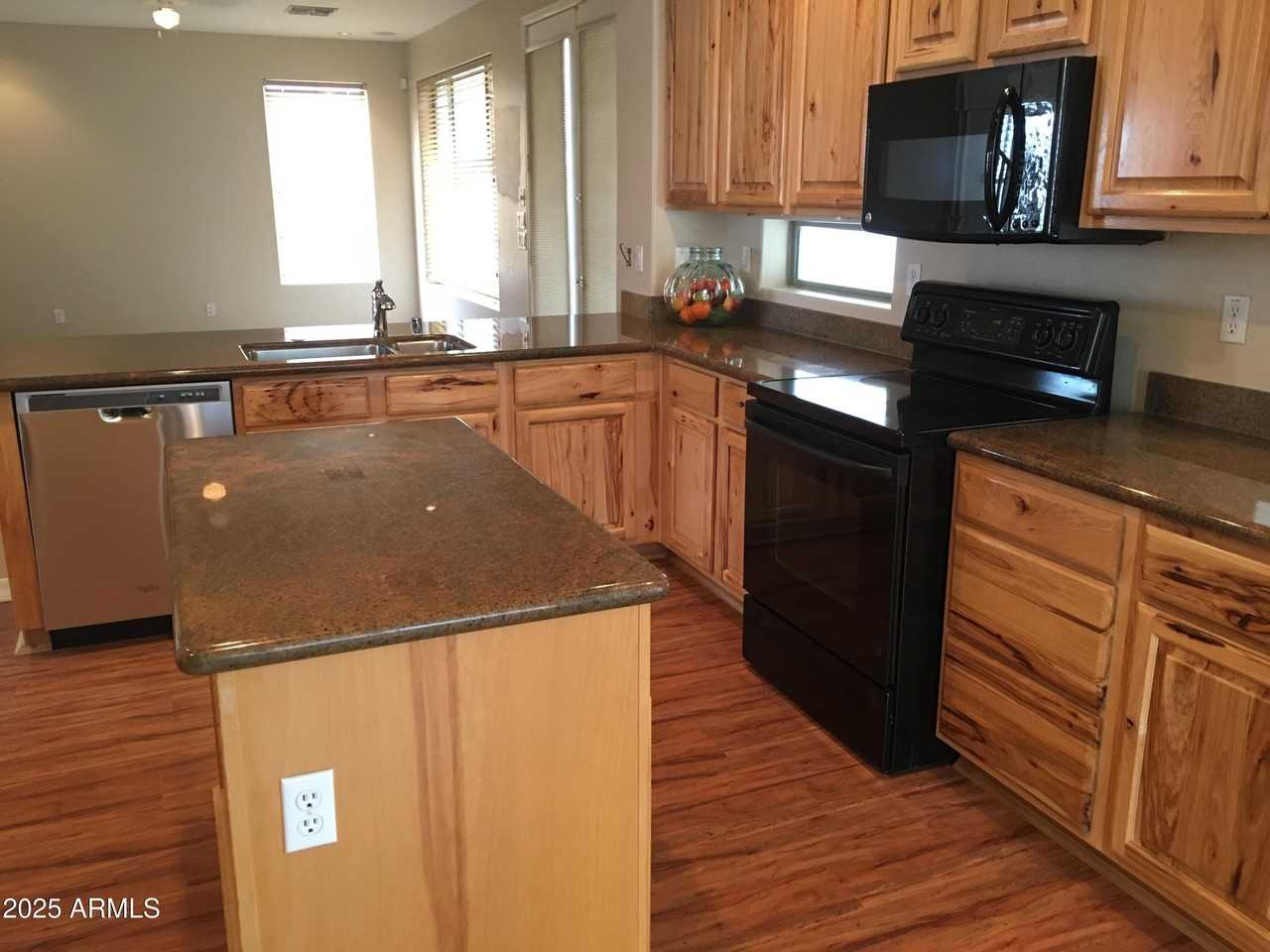 164 W Goldfinch Way - Photo 5 of 17