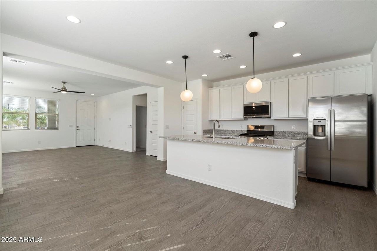 25101 N 141st Ave - Photo 7 of 28