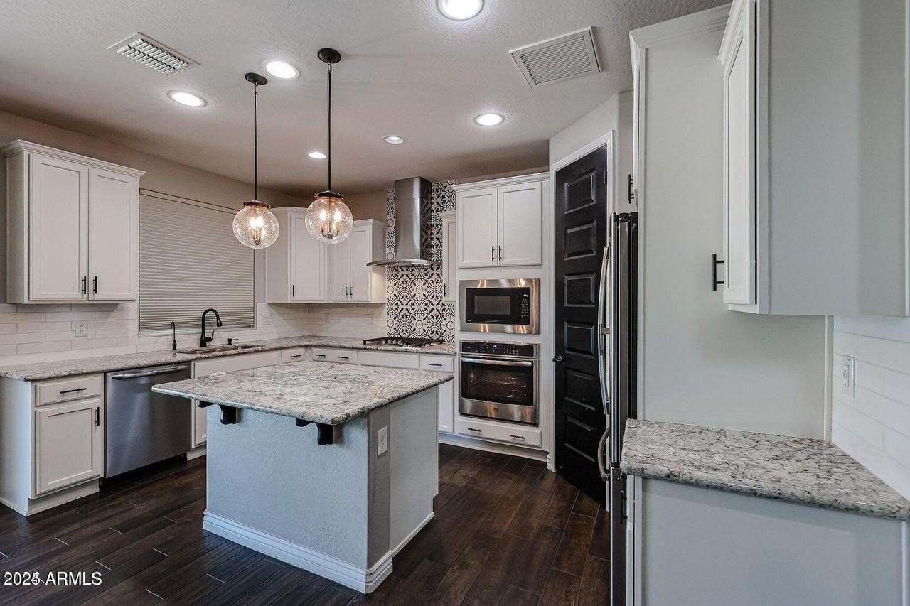 9553 W Donald Dr - Photo 7 of 45