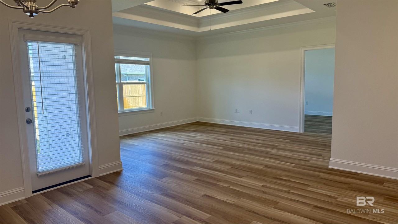 384 Parkerman Ave - Photo 5 of 38