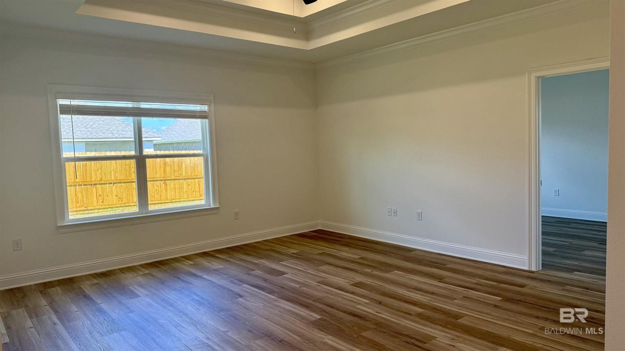 384 Parkerman Ave - Photo 7 of 38