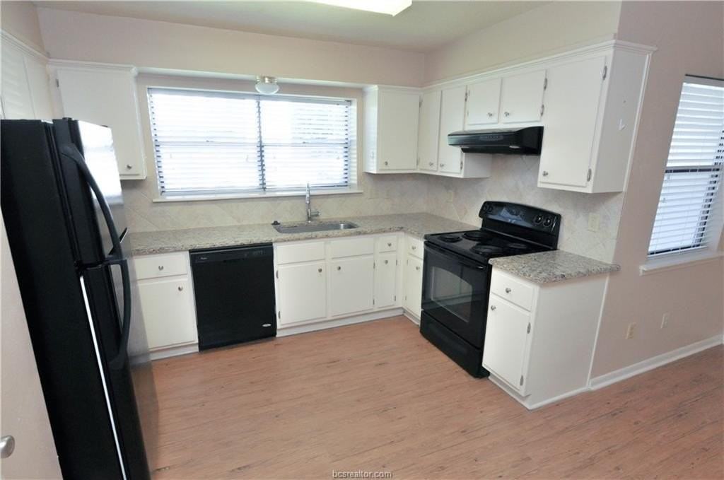 1006 Hardwood Ln - Photo 4 of 13