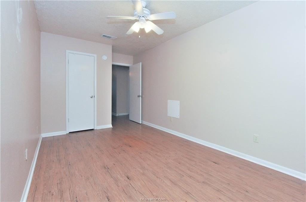 1006 Hardwood Ln - Photo 7 of 13