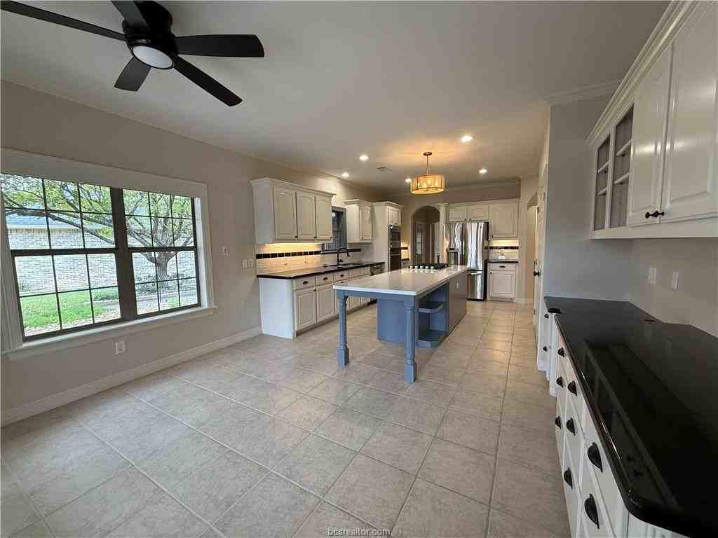 5009 Fairfield Ct - Photo 5 of 25