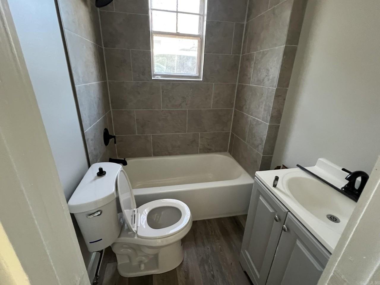 2317 W Markham St - Photo 3 of 5