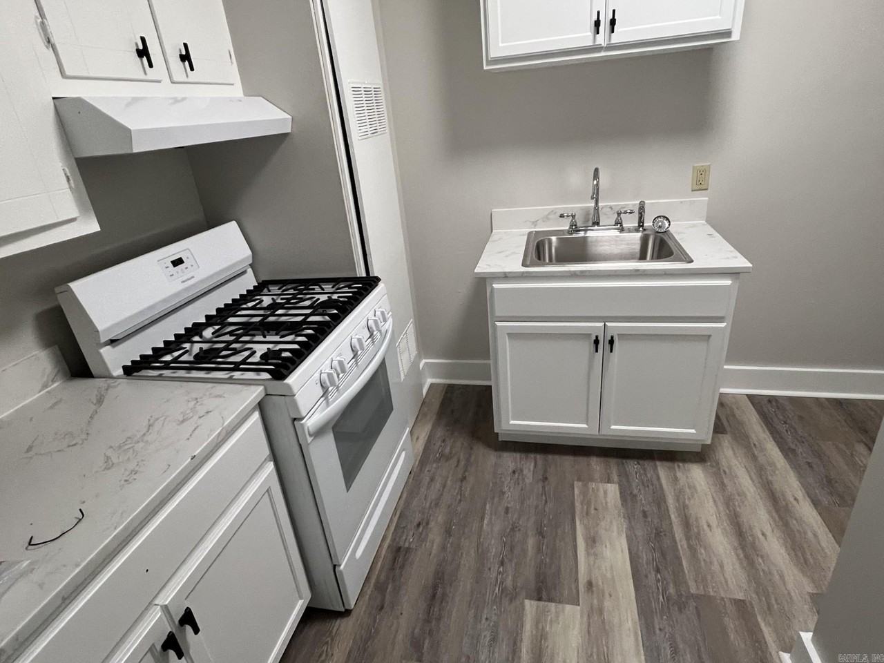 2317 W Markham St - Photo 4 of 5