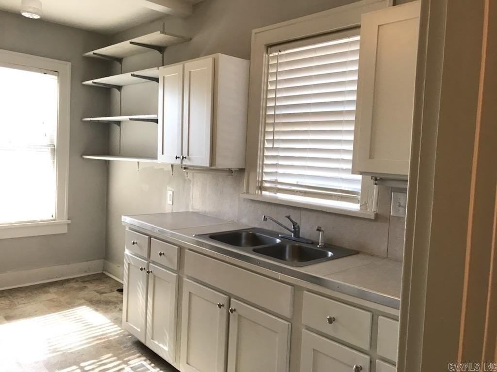 1405 Kavanaugh Blvd - Photo 6 of 12