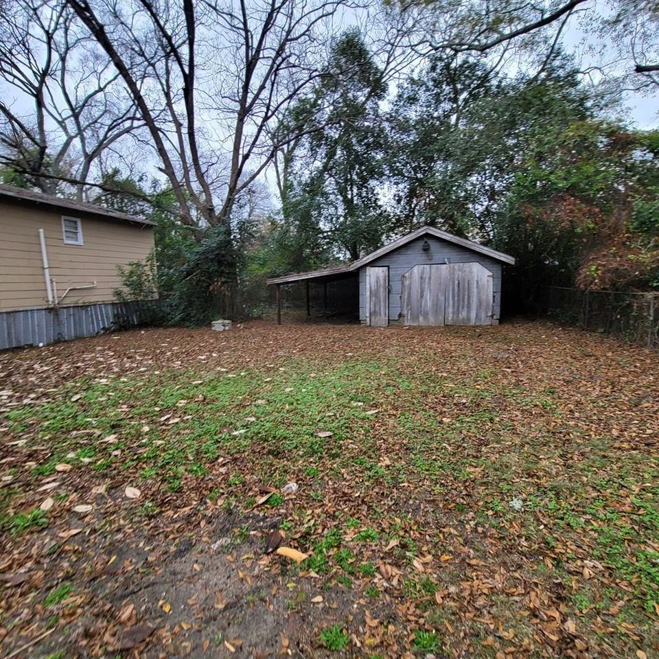 2413 Garden Dr - Photo 3 of 13