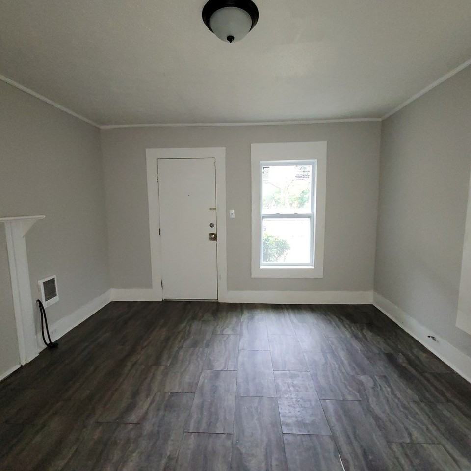 2413 Garden Dr - Photo 5 of 13