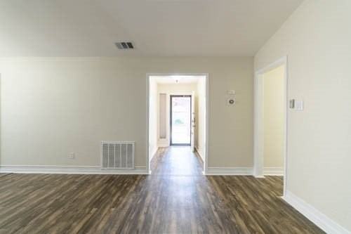 7430 Cessna Dr - Photo 3 of 20