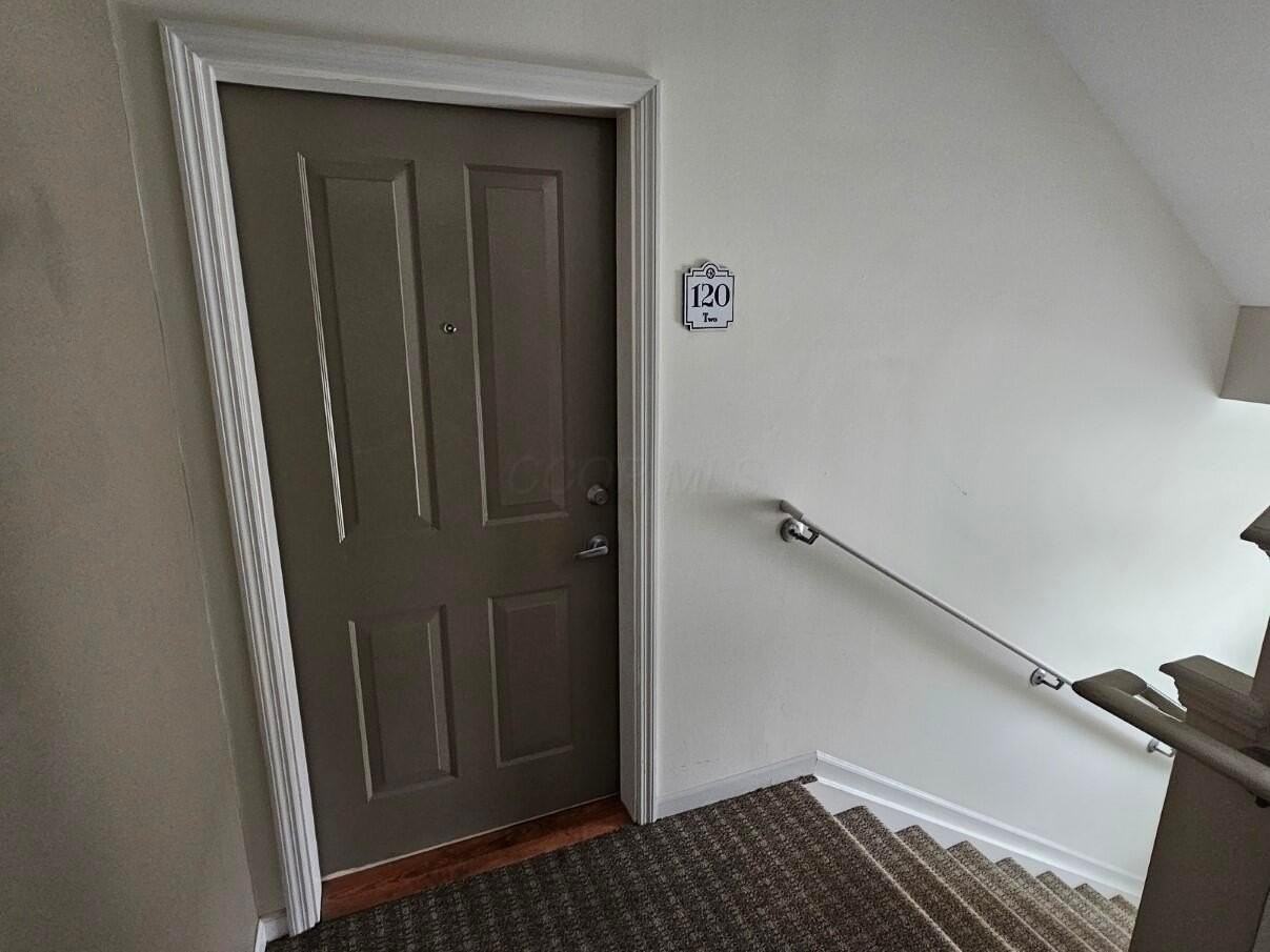 120 E Mound St Apt 2 #2 - Photo 4 of 28