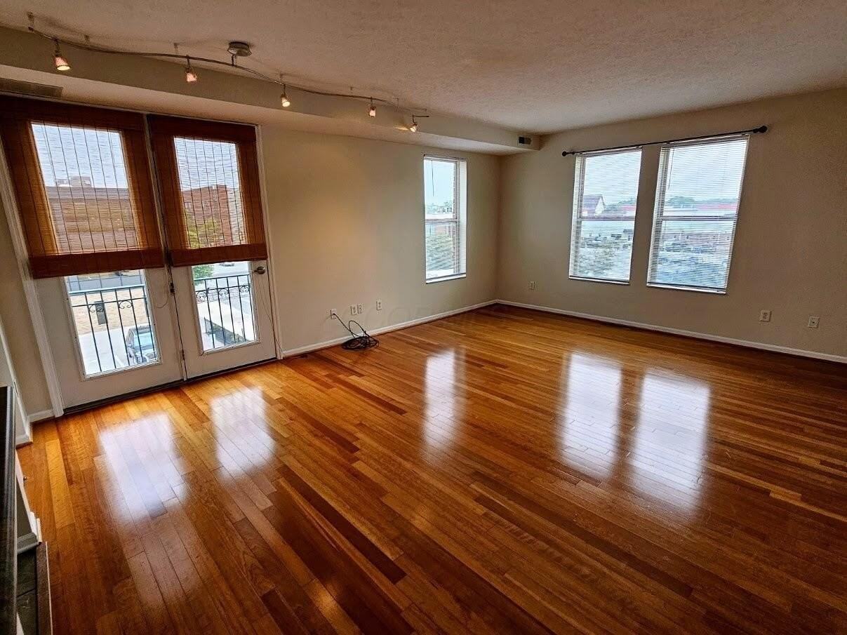 120 E Mound St Apt 2 #2 - Photo 5 of 28