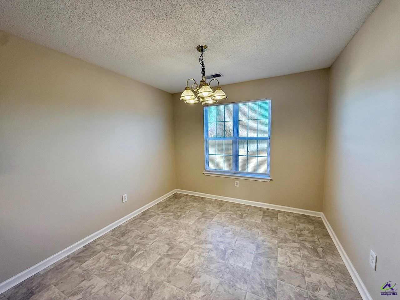 105 Selena Ct - Photo 4 of 17