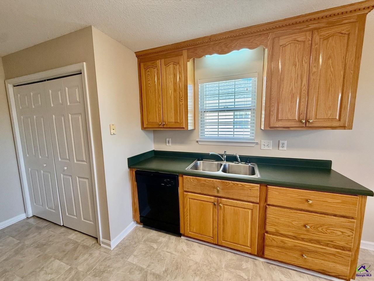 105 Selena Ct - Photo 7 of 17