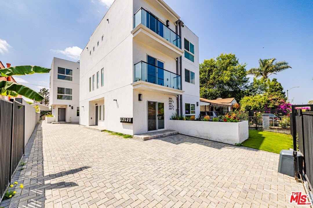 2057 1/2 S Garth Ave - Photo 3 of 36