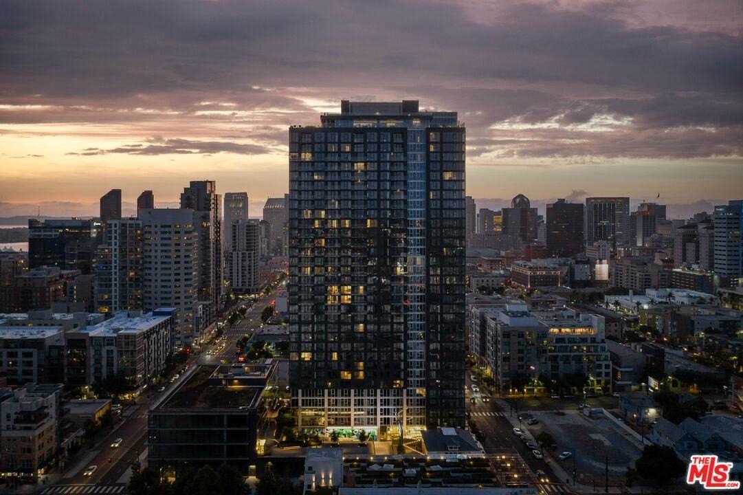 601 11th Ave Unit 3304 - Photo 4 of 50