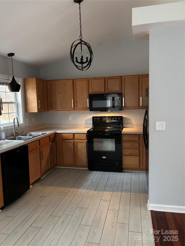 3413 Mooring Pl - Photo 6 of 17