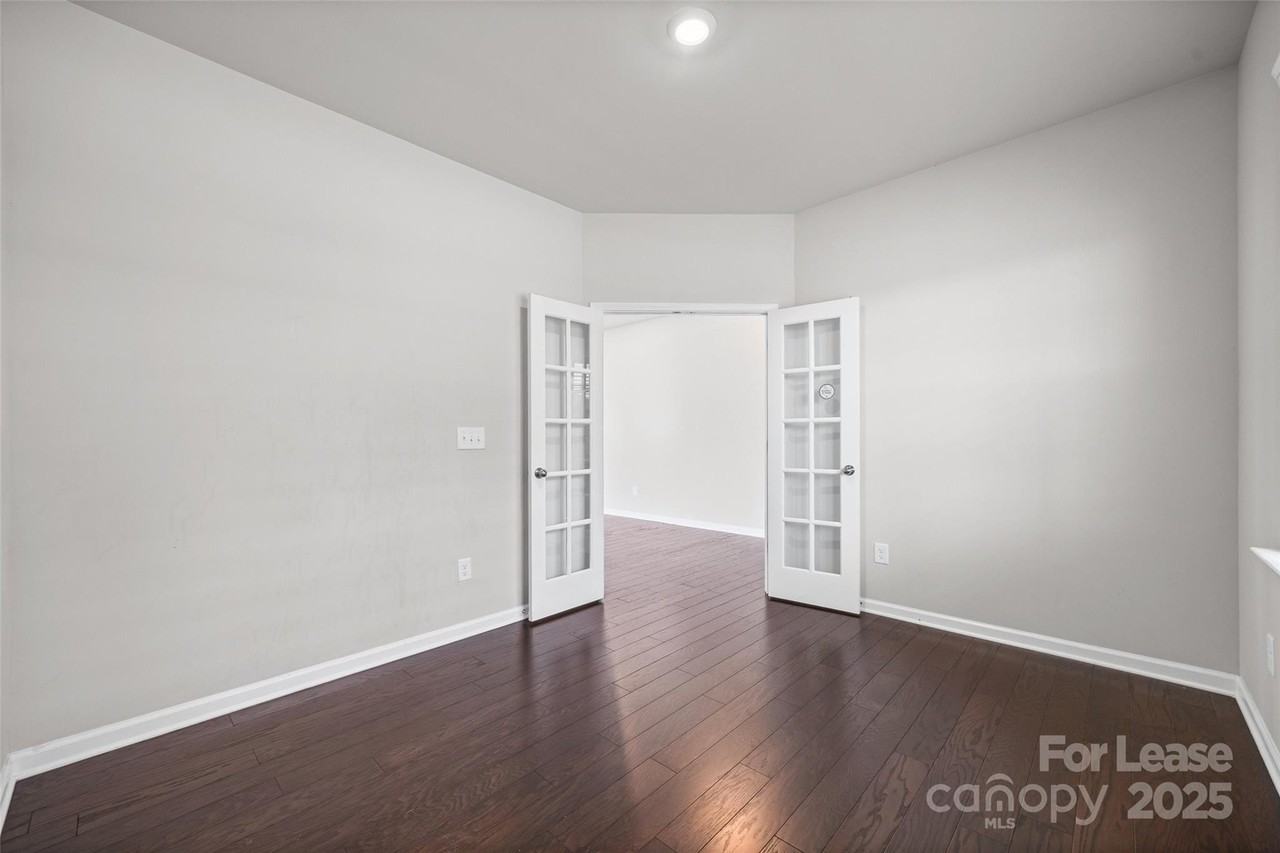 17124 Snug Harbor Rd - Photo 5 of 39