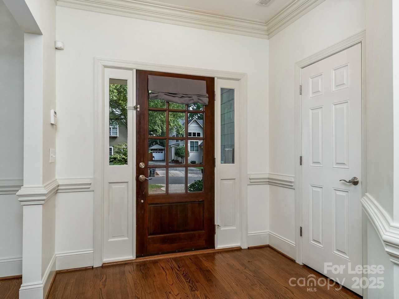 2416 Chesterfield Ave - Photo 3 of 28