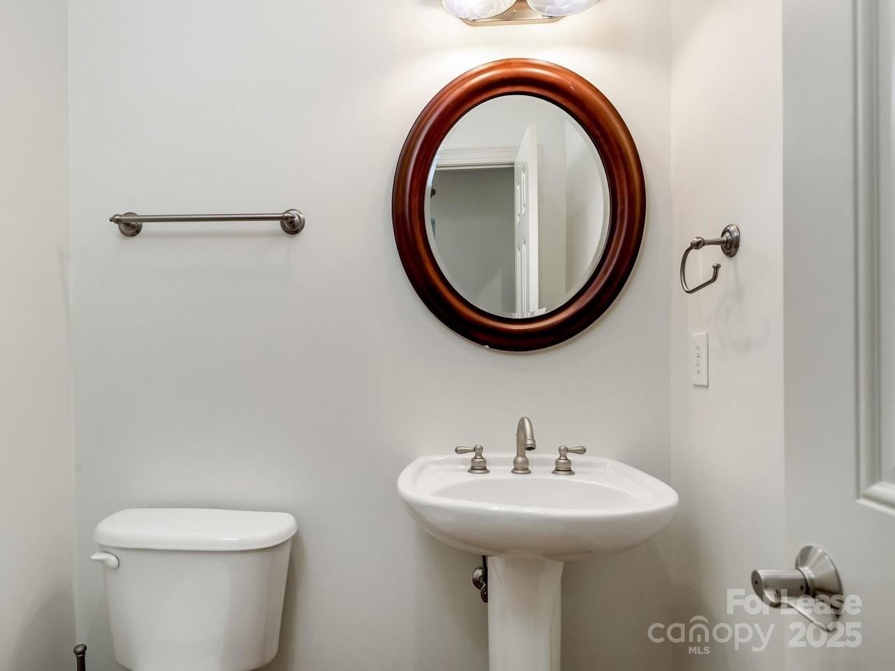 2416 Chesterfield Ave - Photo 4 of 28