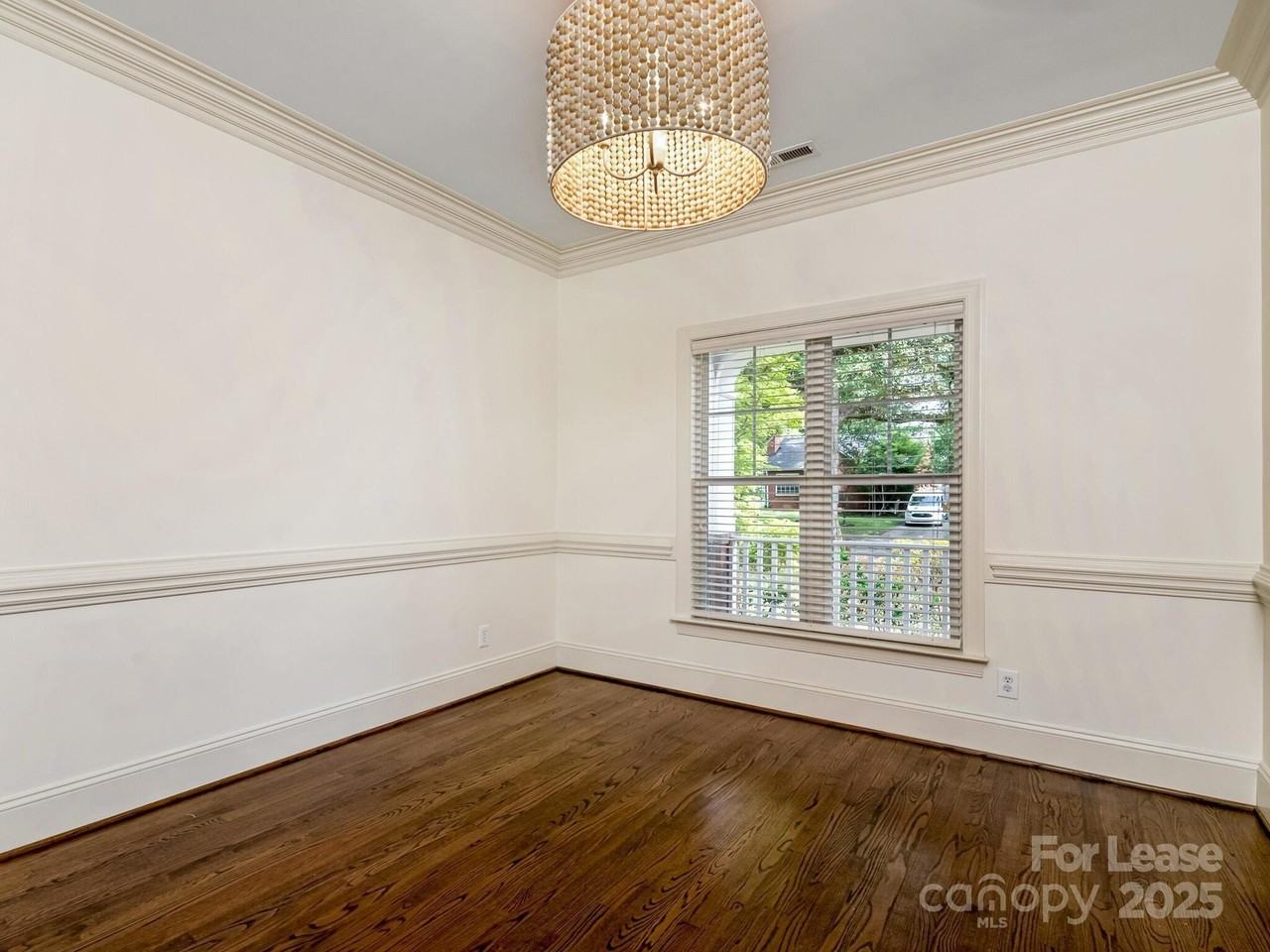 2416 Chesterfield Ave - Photo 5 of 28