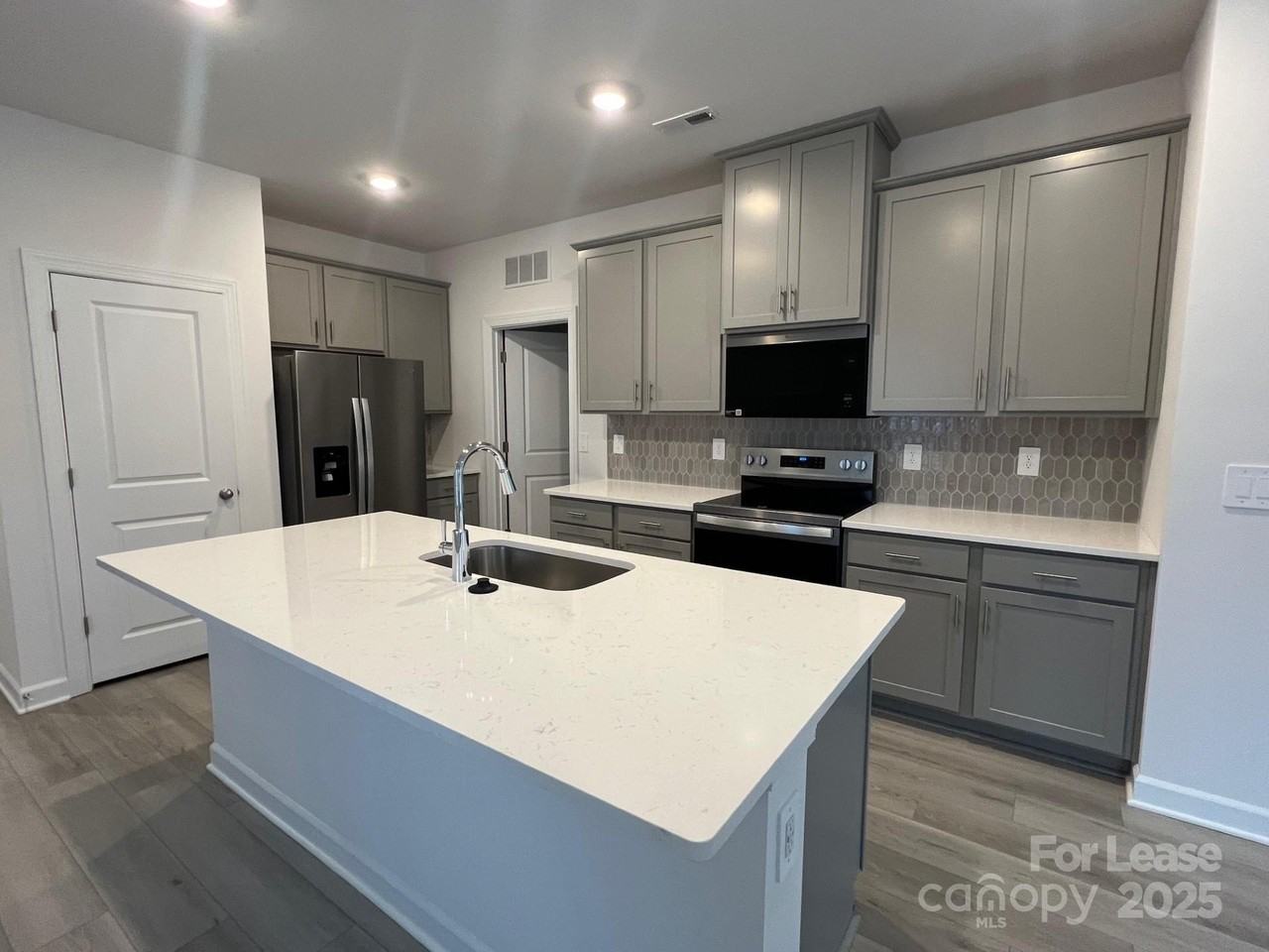 1233 30th Street Ln Ne - Photo 4 of 19