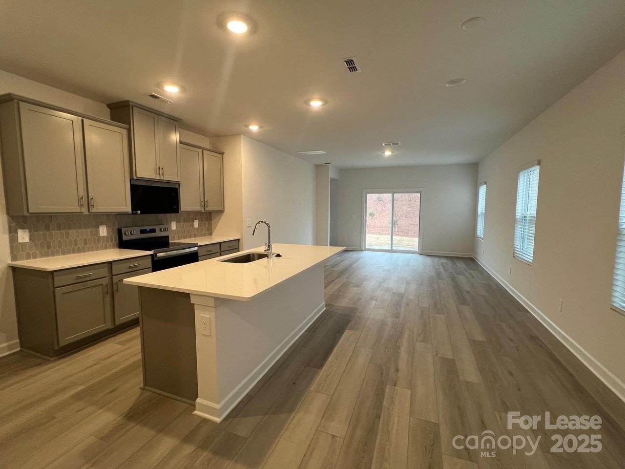 1233 30th Street Ln Ne - Photo 5 of 19