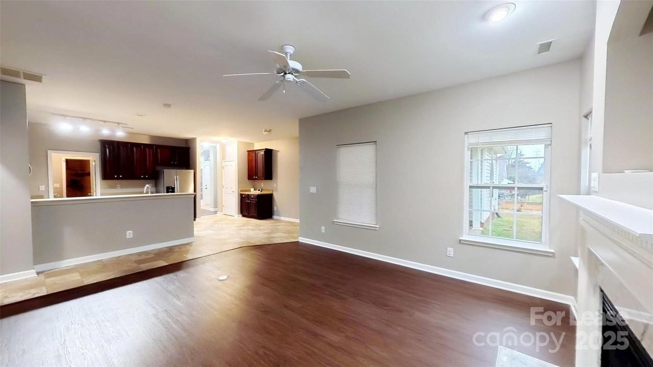 2442 Windsor Chase Dr - Photo 4 of 12