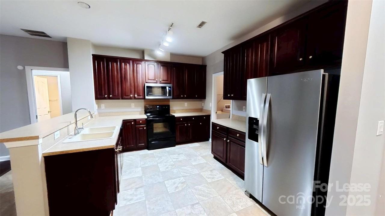 2442 Windsor Chase Dr - Photo 5 of 12