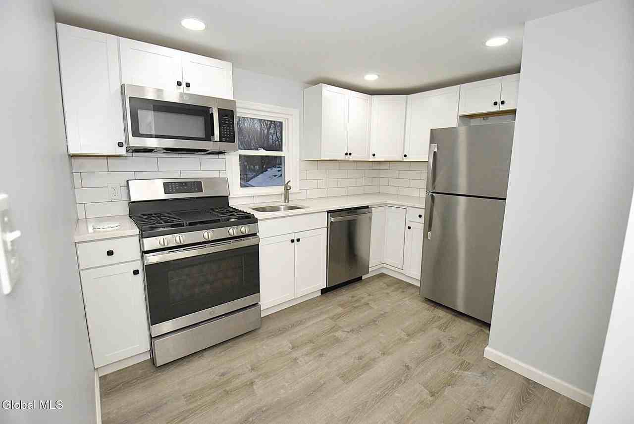 83 Osborne Rd - Photo 2 of 13