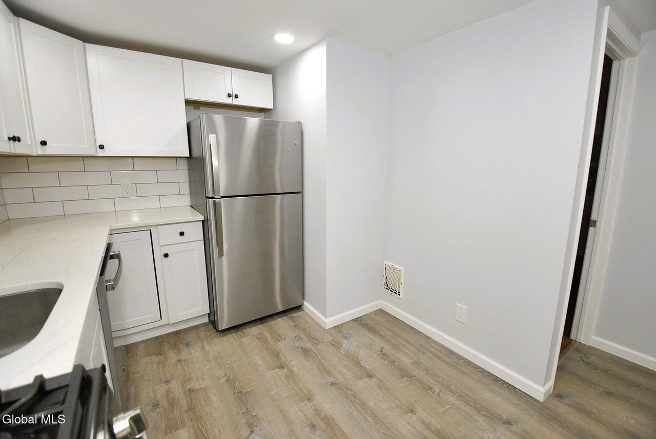 83 Osborne Rd - Photo 3 of 13