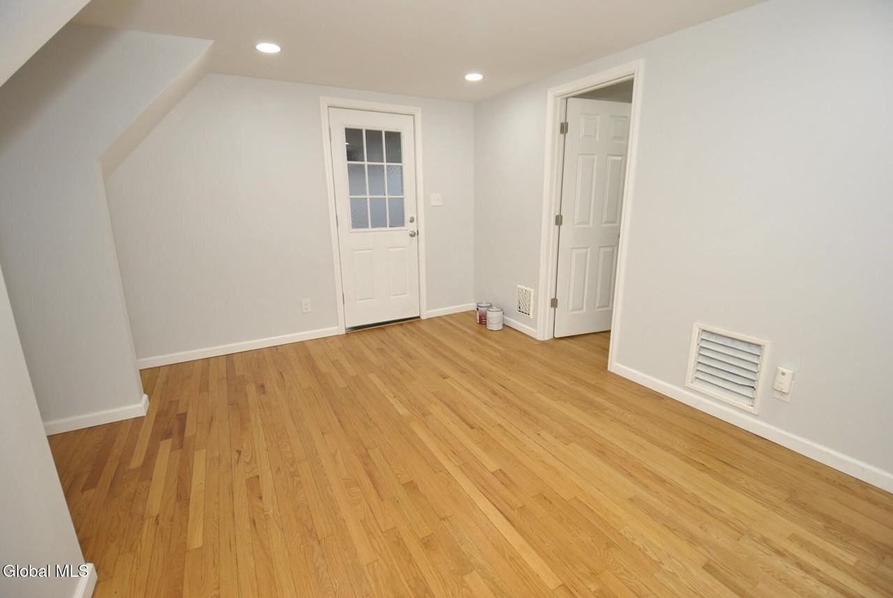 83 Osborne Rd - Photo 5 of 13