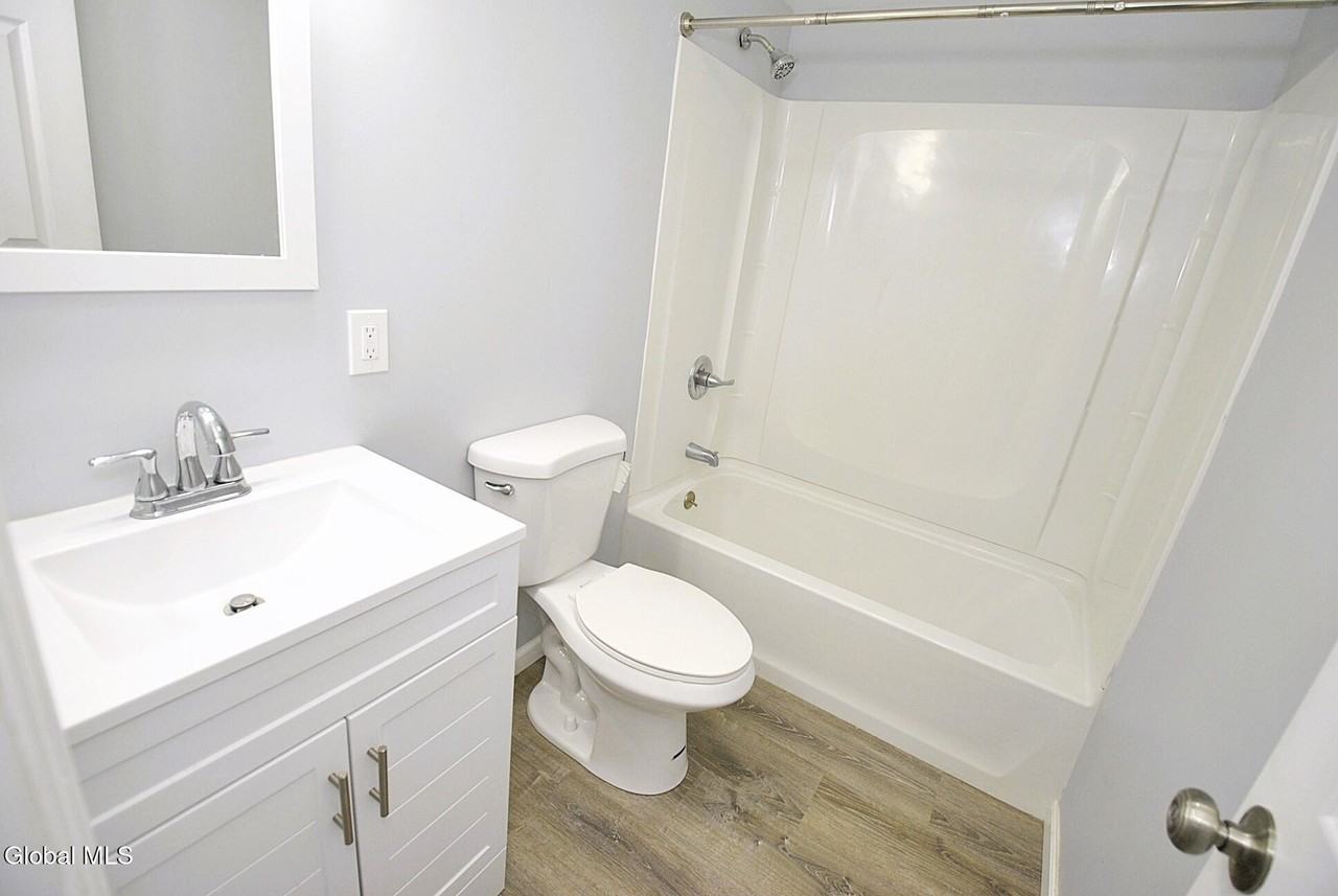 83 Osborne Rd - Photo 6 of 13