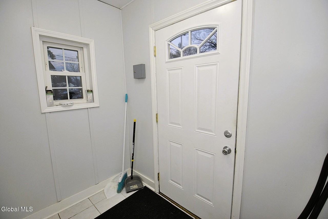 83 Osborne Rd - Photo 7 of 13