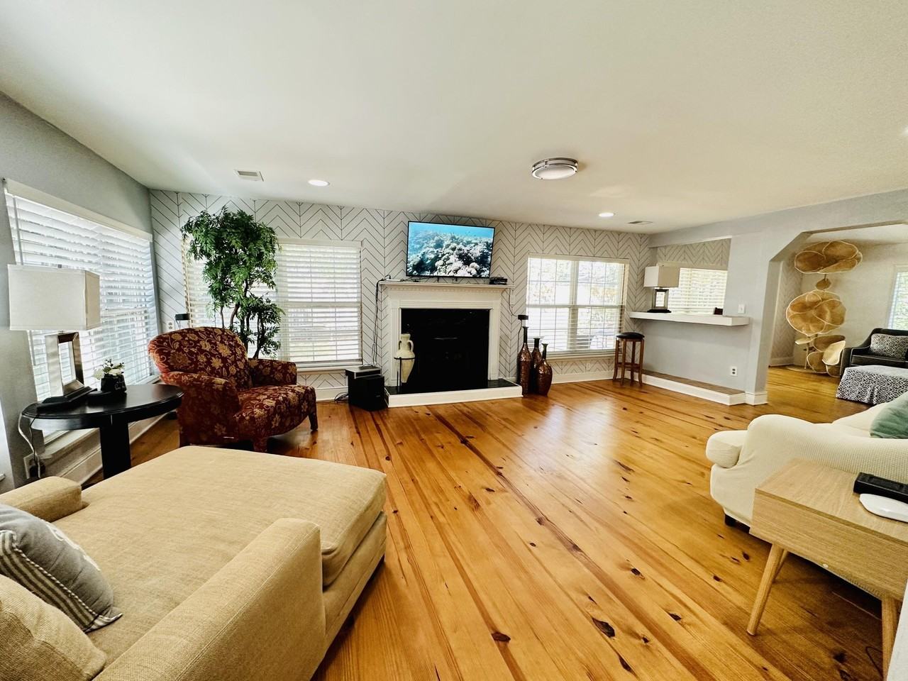 1532 W Robinhood Dr - Photo 4 of 17