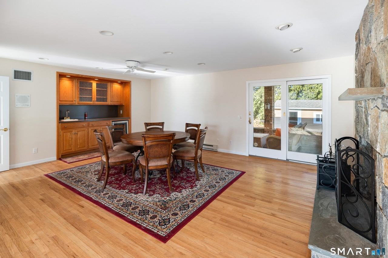 48 Lanell Dr - Photo 3 of 20