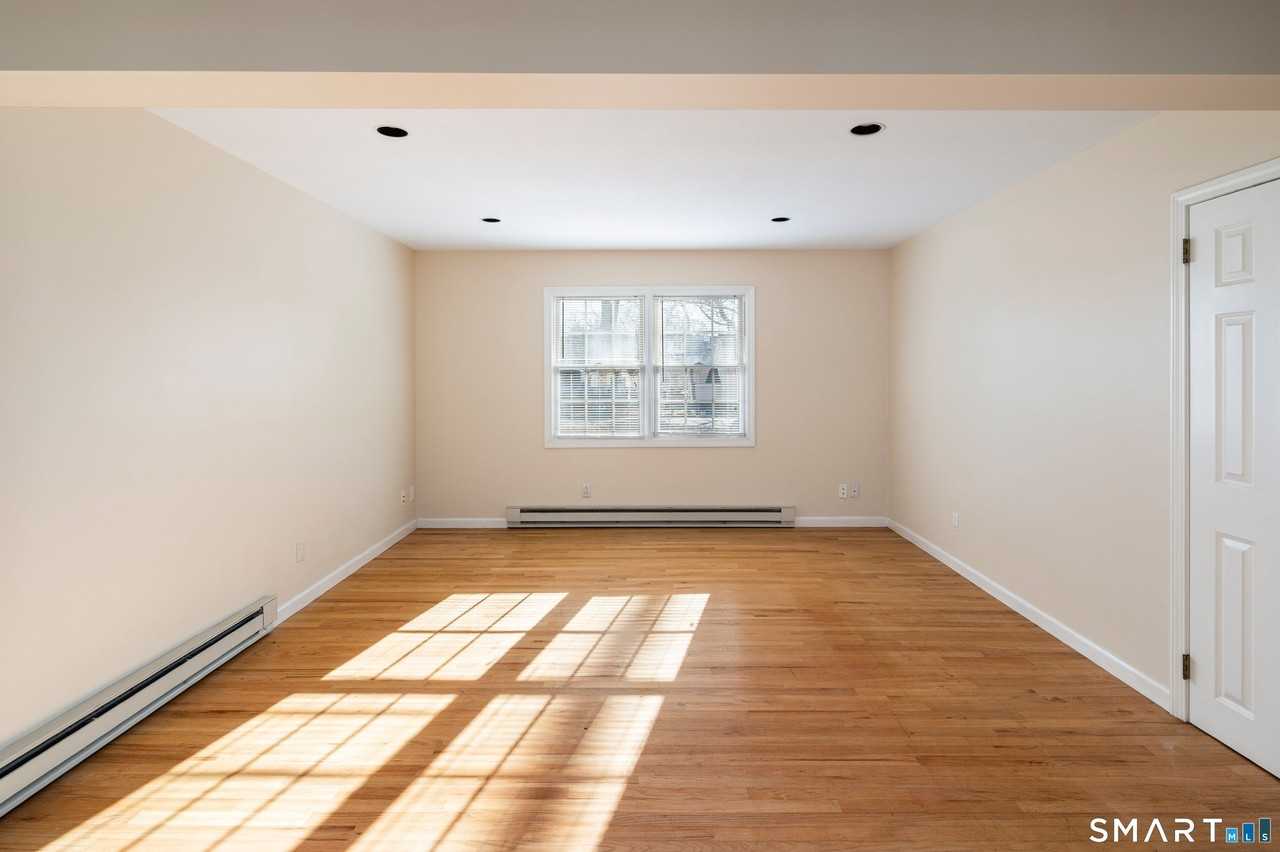 48 Lanell Dr - Photo 4 of 20