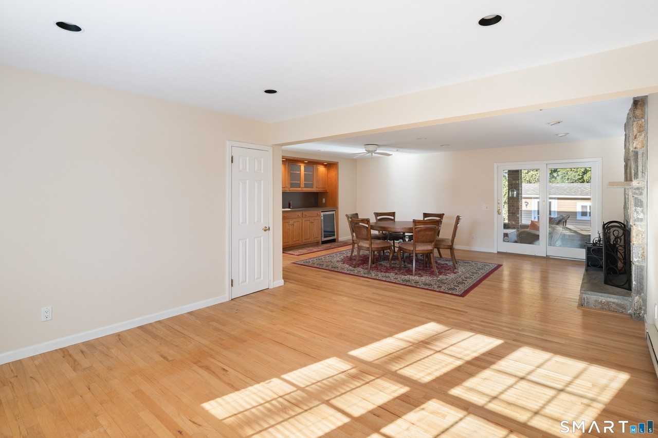 48 Lanell Dr - Photo 5 of 20