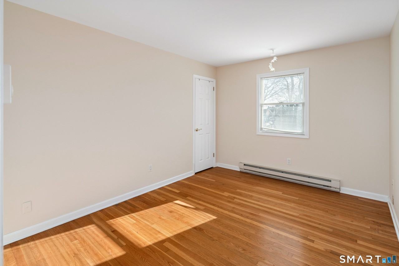 48 Lanell Dr - Photo 7 of 20