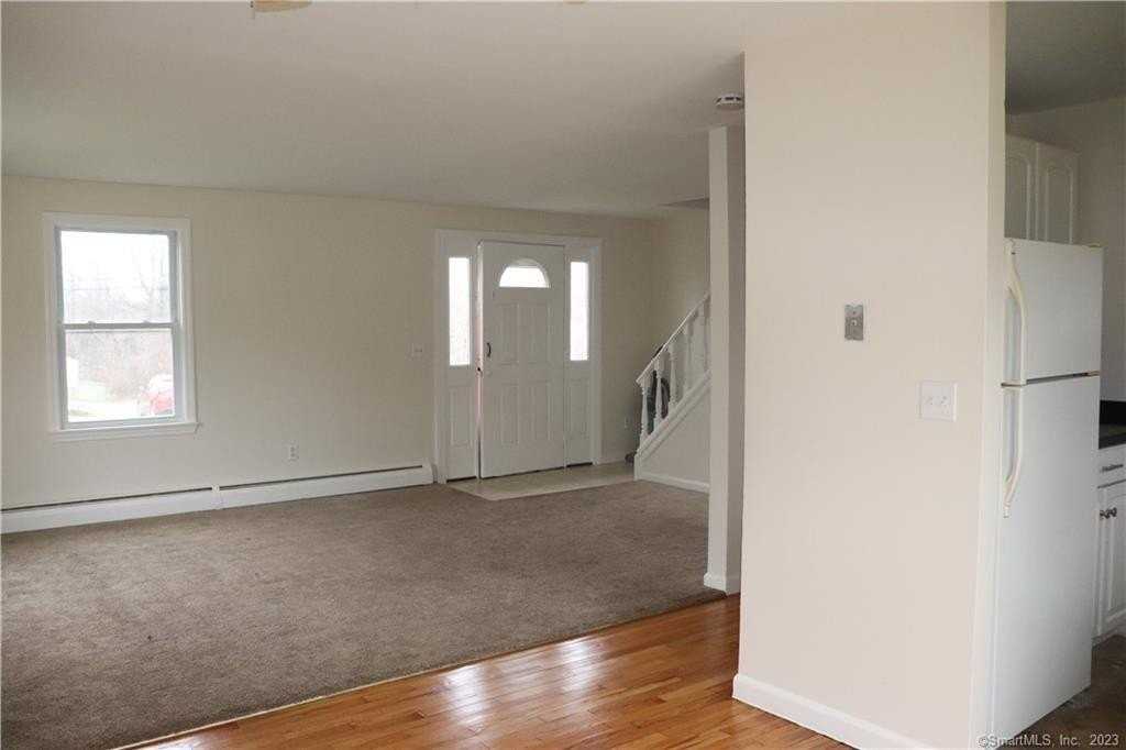 227 Wall St - Photo 2 of 12