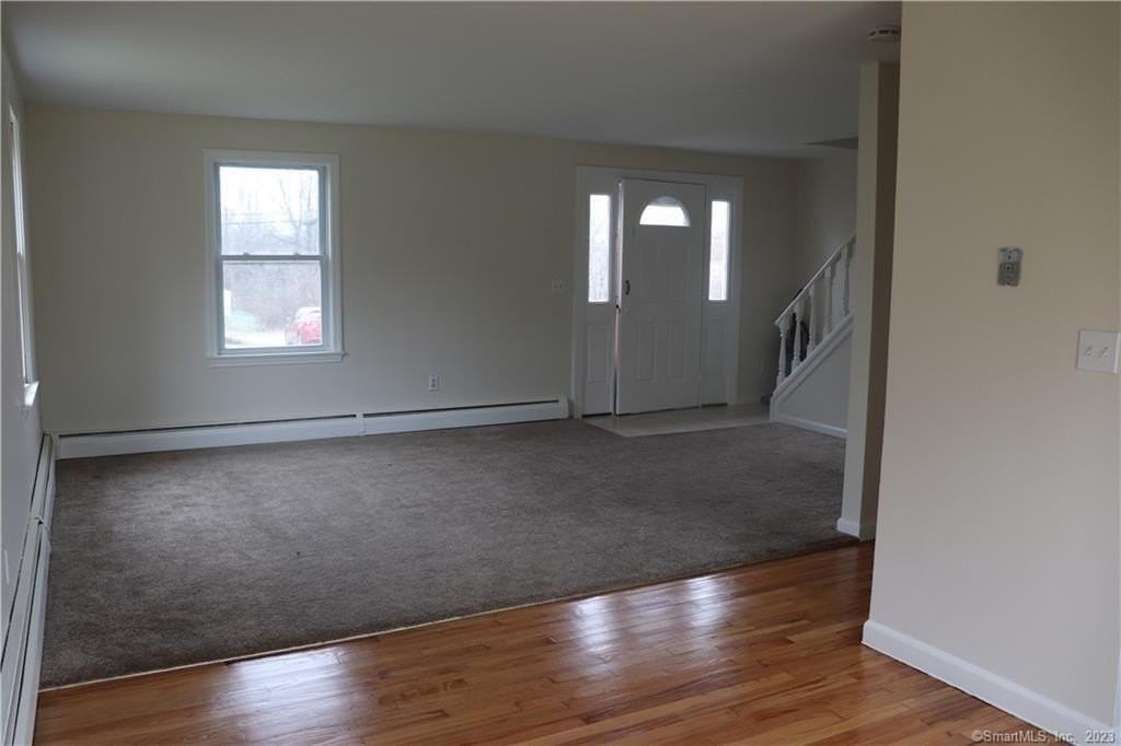 227 Wall St - Photo 3 of 12