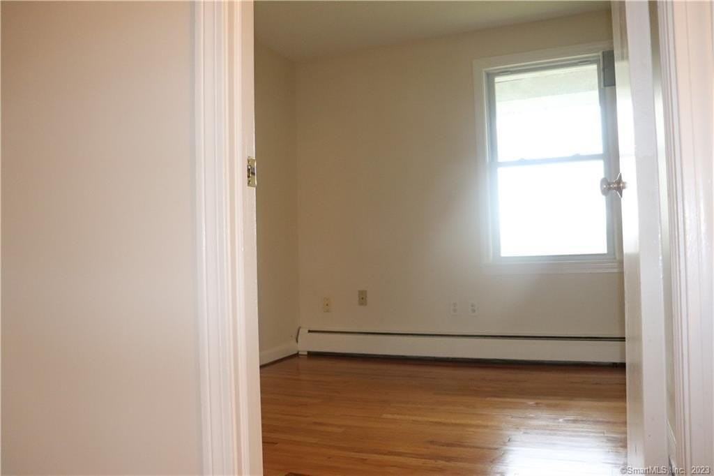 227 Wall St - Photo 7 of 12