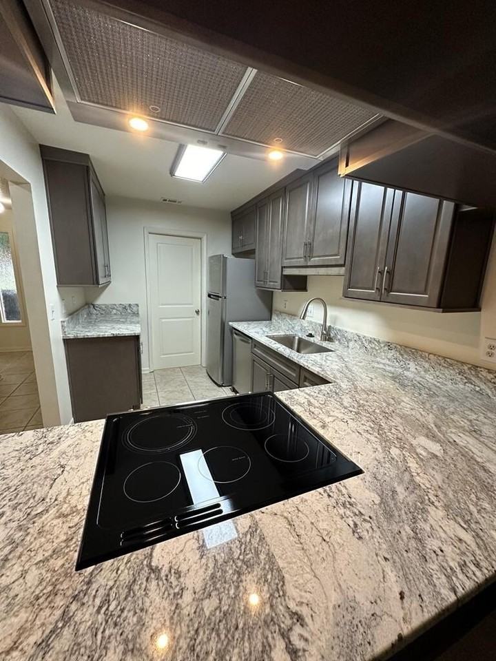 122 Scottwood Dr Se - Photo 2 of 17