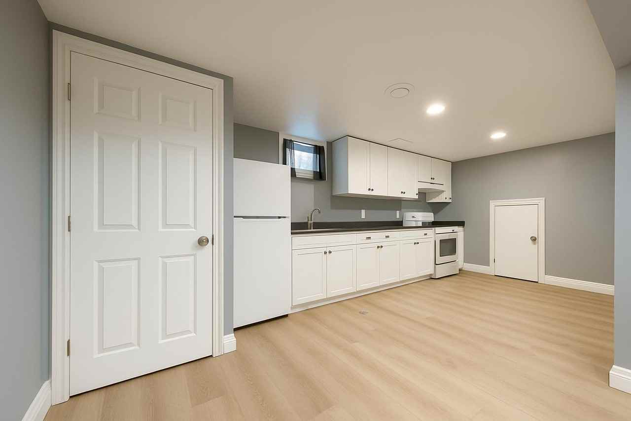 73 Pearce Ave Lowr - Photo 2 of 16