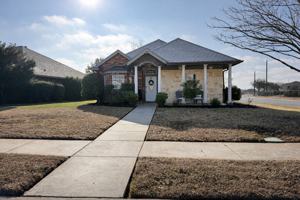 featured image of 5400 Flo Dr #1