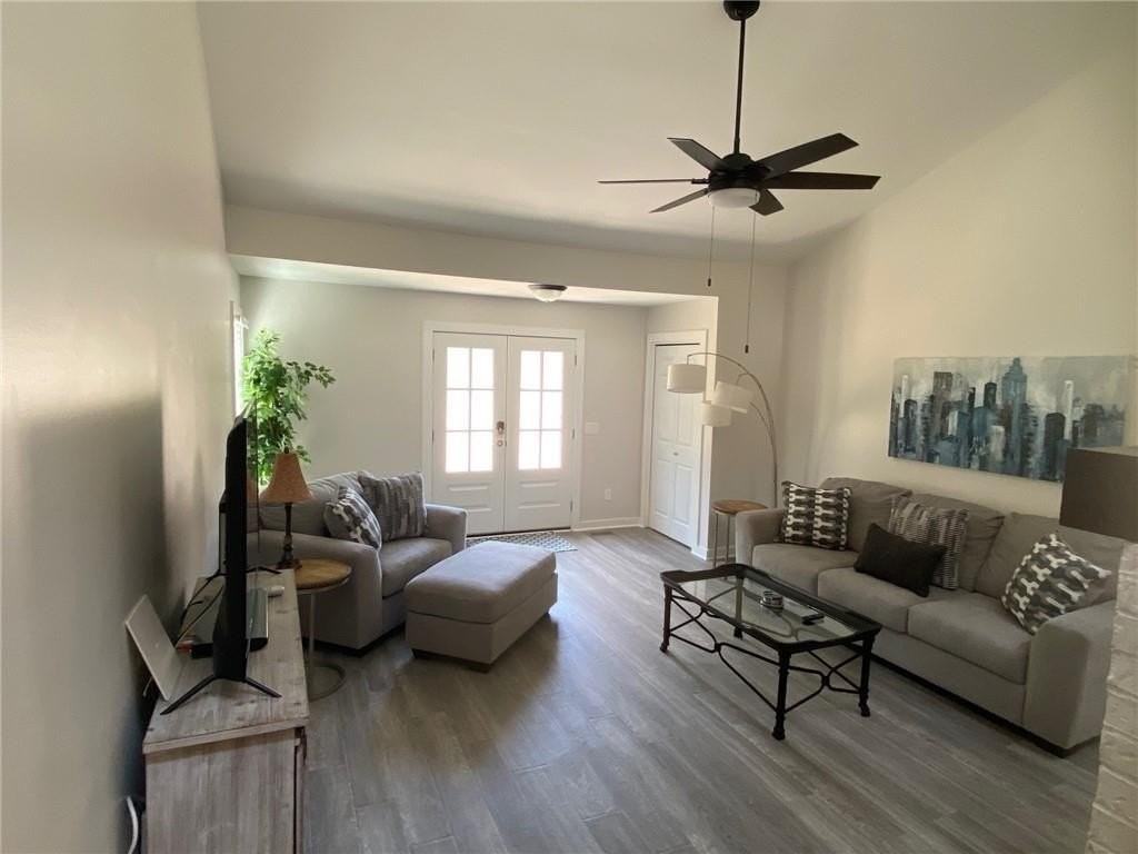 1608 Willie Dr - Photo 3 of 35