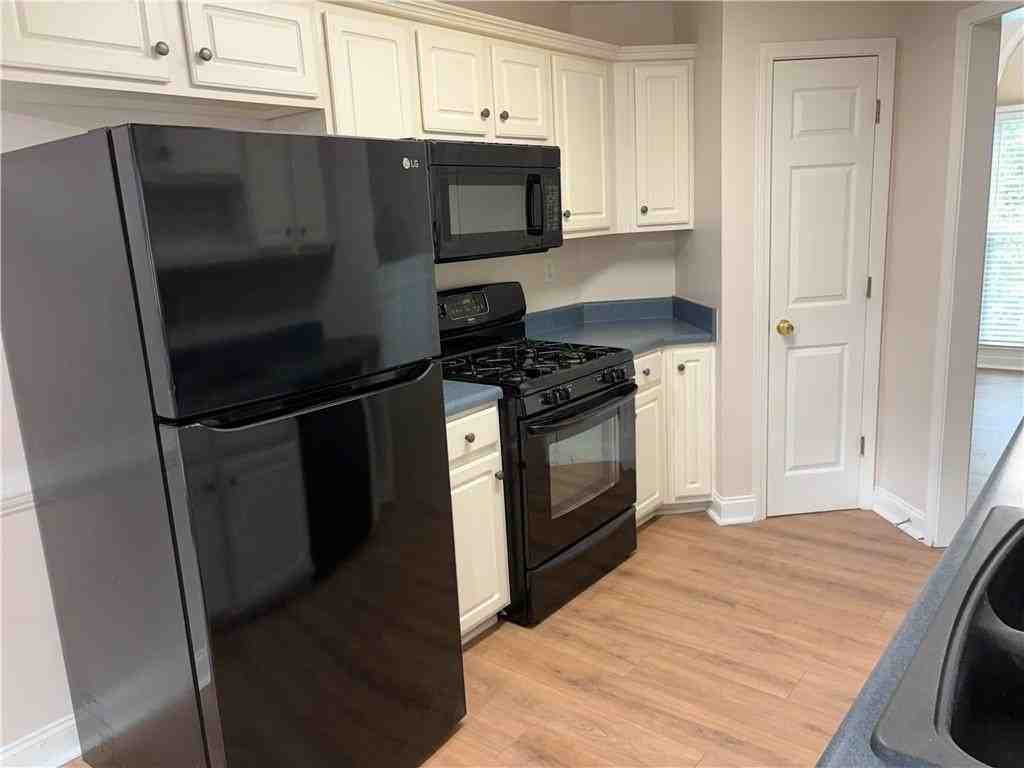 4747 Julian Way - Photo 6 of 27