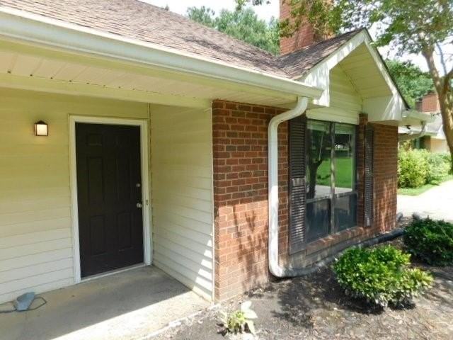 502 Plymouth Ln Unit 502 #502 - Photo 3 of 23